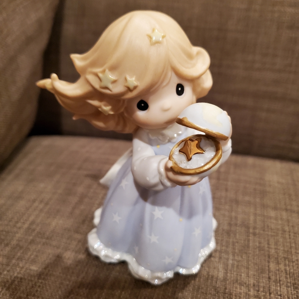 Precious Moments #530018-"Wishes for The World Event Ltd Edition